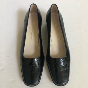 Salvatore Ferragamo leather flats sz 10